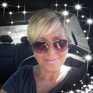 Meet your Posher, Eva